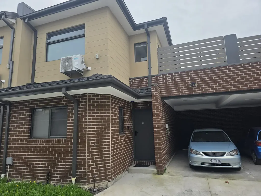 2-Bedroom Townhouse in a Prime Location!
