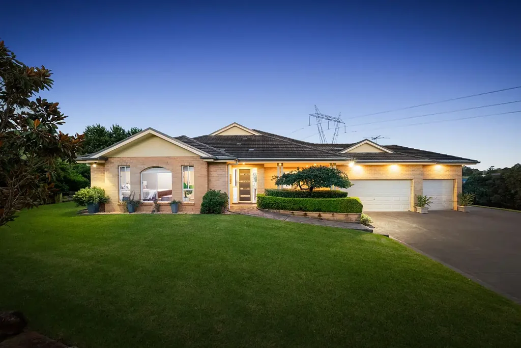 Orangeville 4 Bedroom Tranquil Acreage Living with Modern Comforts - 141 Nectarbrook Road, Orangeville