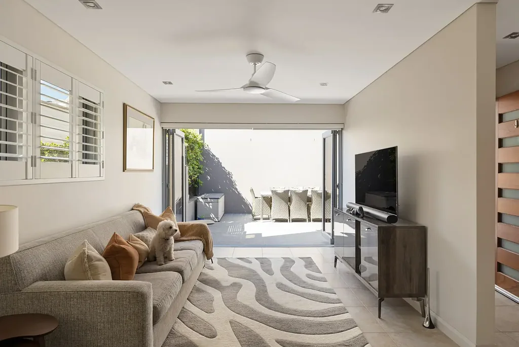 Balmain 3房 靠近 Darling Street 社区的低维护联排别墅 Low-maintenance townhouse close to Darling Street village