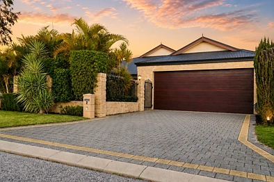 Seville Grove 5 Slaapkamer One of Seville Grove's Finest Family Homes - Huge Living, Resort-Style Pool & Powered Workshop