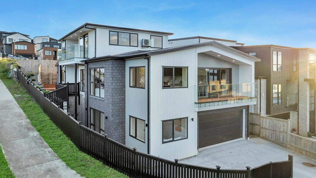 Flat Bush 7Kwarto 2 Kitchens, Corner Site & Boat Parking!