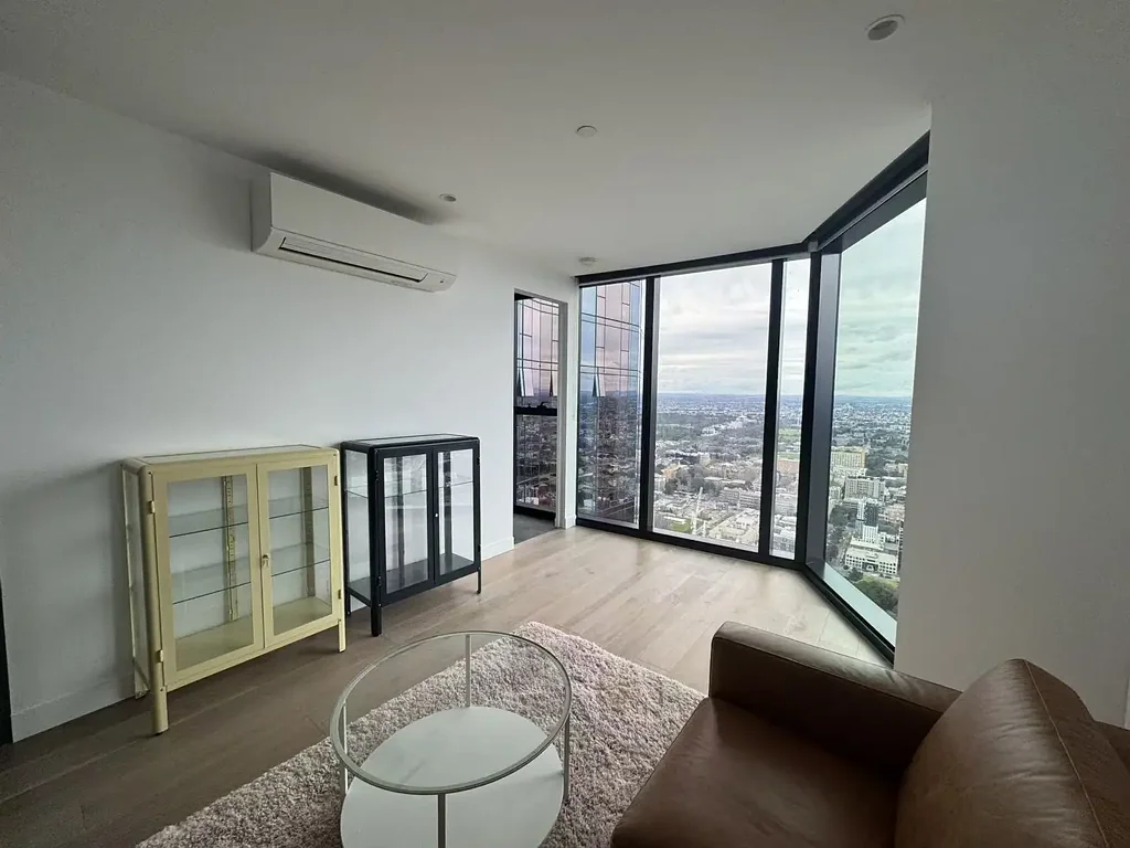 Sun-Filled 2B2B1C Modern Apartment in the Heart of Carlton – Fully Furnished & Move-In Ready!