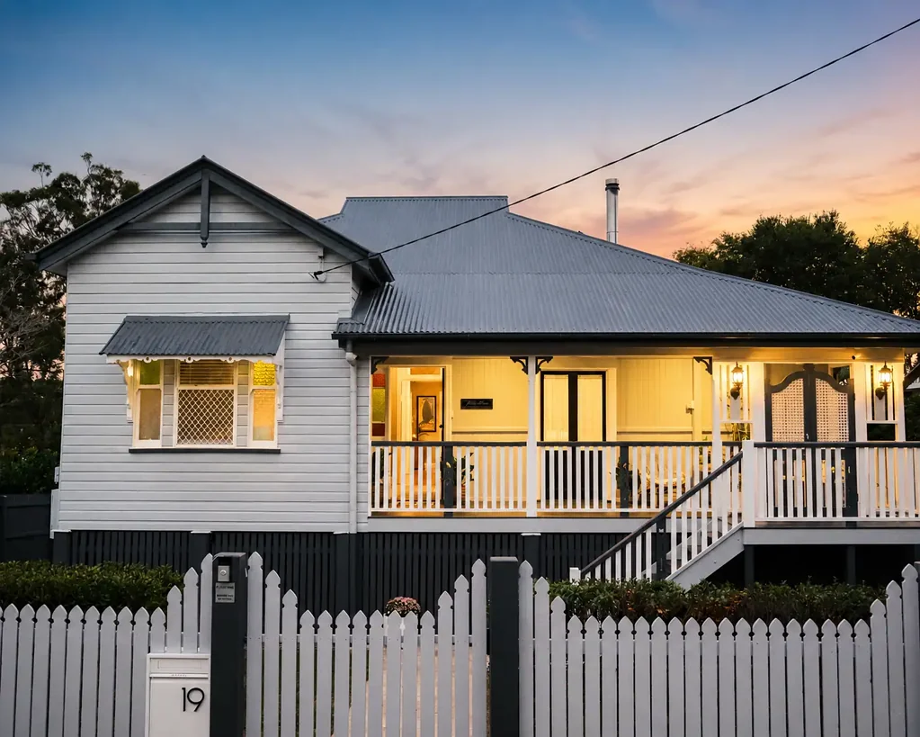 Newtown 3Moenga Timeless 1920s Character with Heated Pool & Entertainer’s Deck on 1,024m²