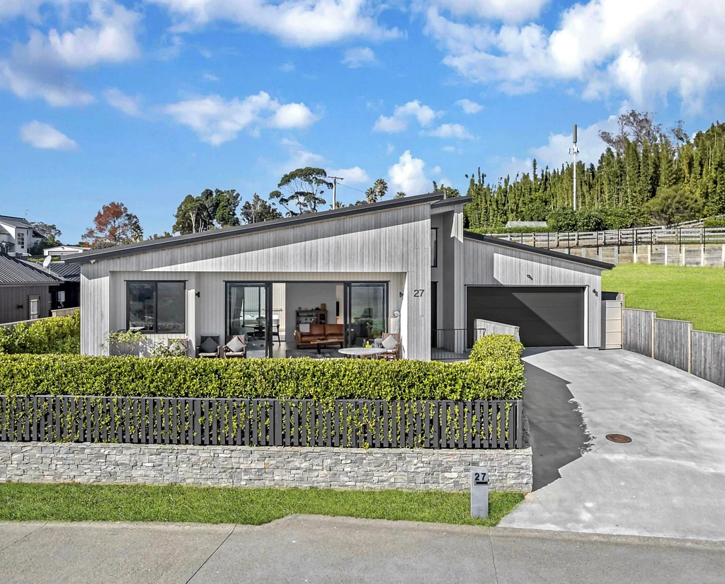 Stanmore Bay 4房  Single-level Modern Home with Income Potential