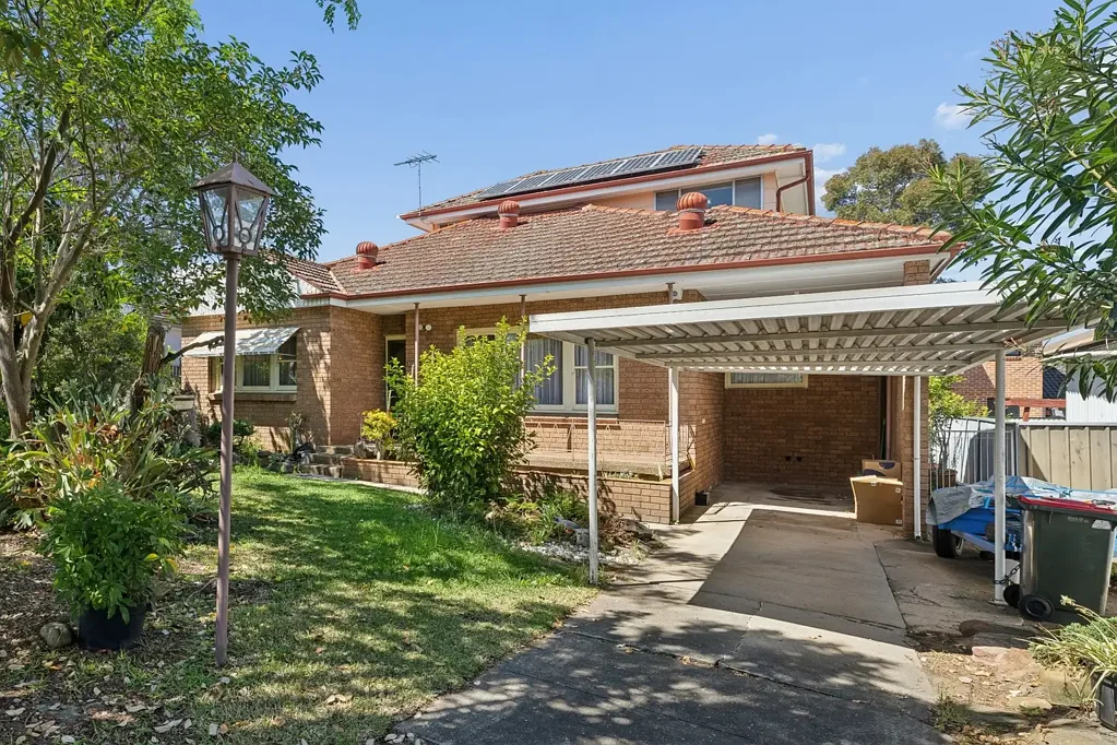 South Wentworthville 5ਬੈੱਡਰੂਮ Charming Family Home on a Generous 592sqm Parcel