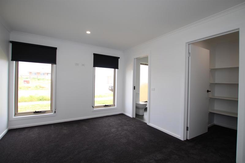 4 KELLEHER WAY, DENNINGTON VIC 3280, 0房, 0浴, House