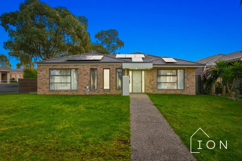 Cranbourne North 4房 优越地段 | 学校、IGA超市和高速公路近在咫尺 Prime Location | Schools, IGA & Freeway at Your Doorstep
