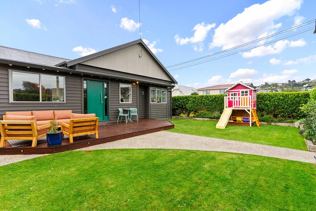 Saint Clair 4房  Beautifully presented family home – top location