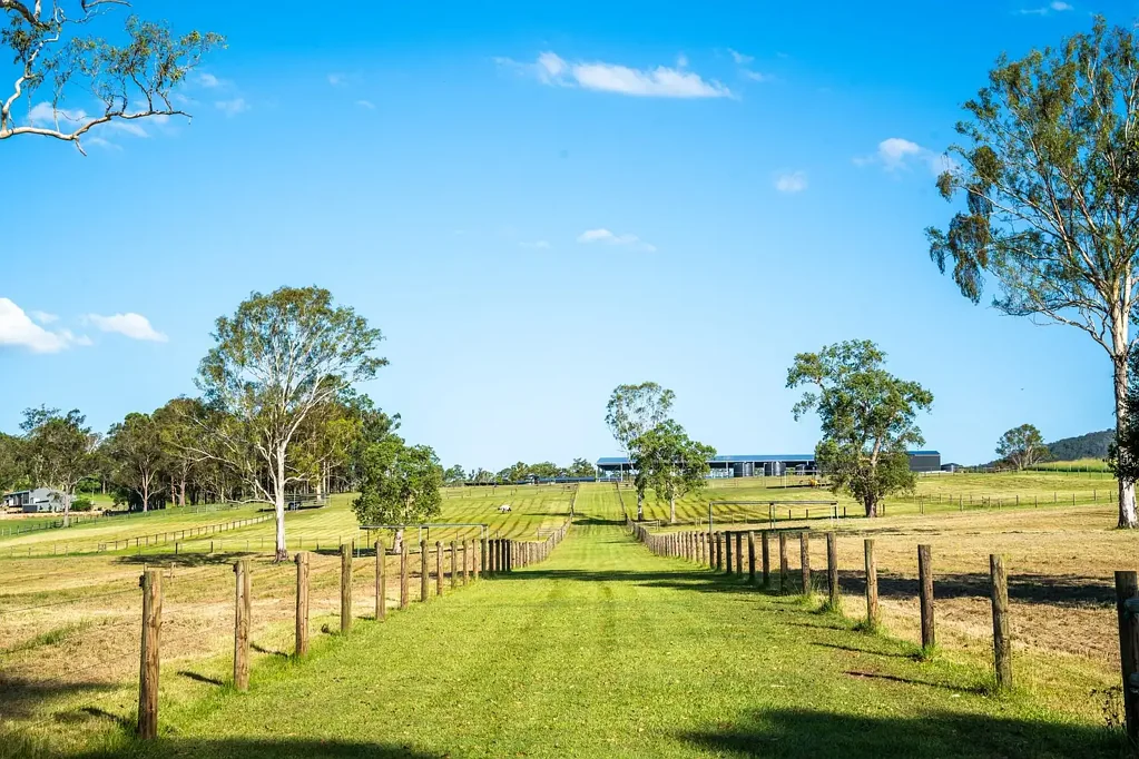 Belli Park 4房  Rare Rural Retreat with Professional Equestrian Facilities in the Noosa Hinterland