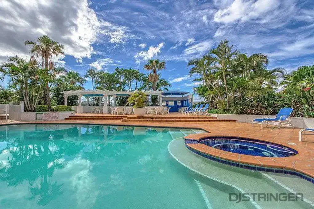 FURNISHED GROUND FLOOR UNIT IN THE HEART OF NOBBY BEACH
