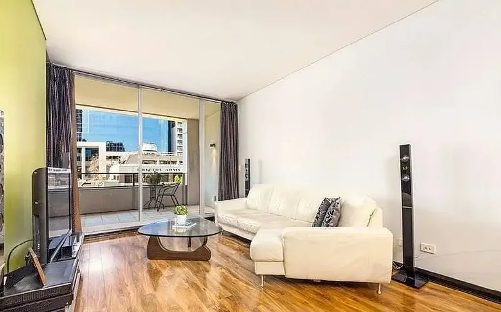 Stylish, fully-furnished one-bedroom apartment by King Street Wharf