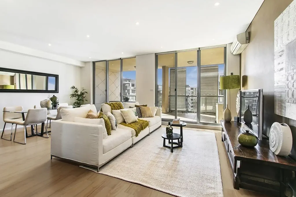 Exquisite Penthouse Living: Luxurious 3-Bedroom Retreat with Premium Amenities in Vibrant Mascot