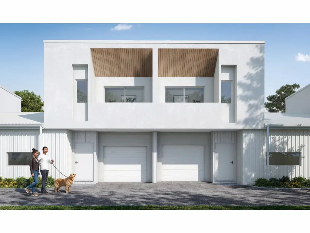 CONTEMPORARY LAKESIDE TOWNHOME WITH AIR CONDITIONING & PRIVATE ALFRESCO