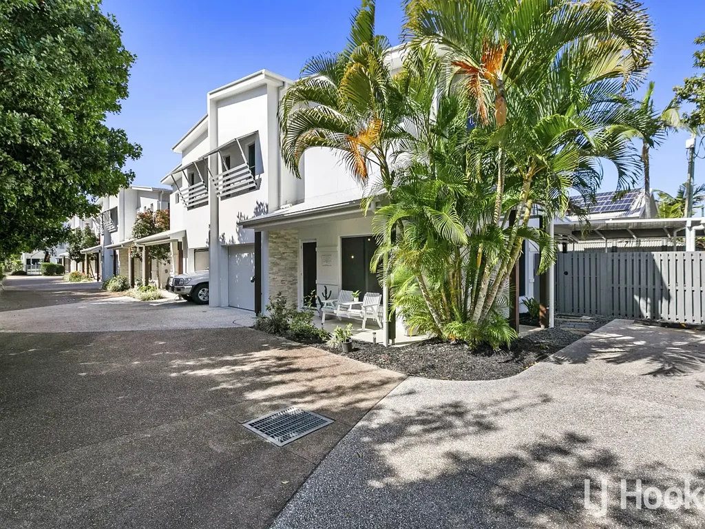 LUXURY REFURBISHED TOWNHOUSE