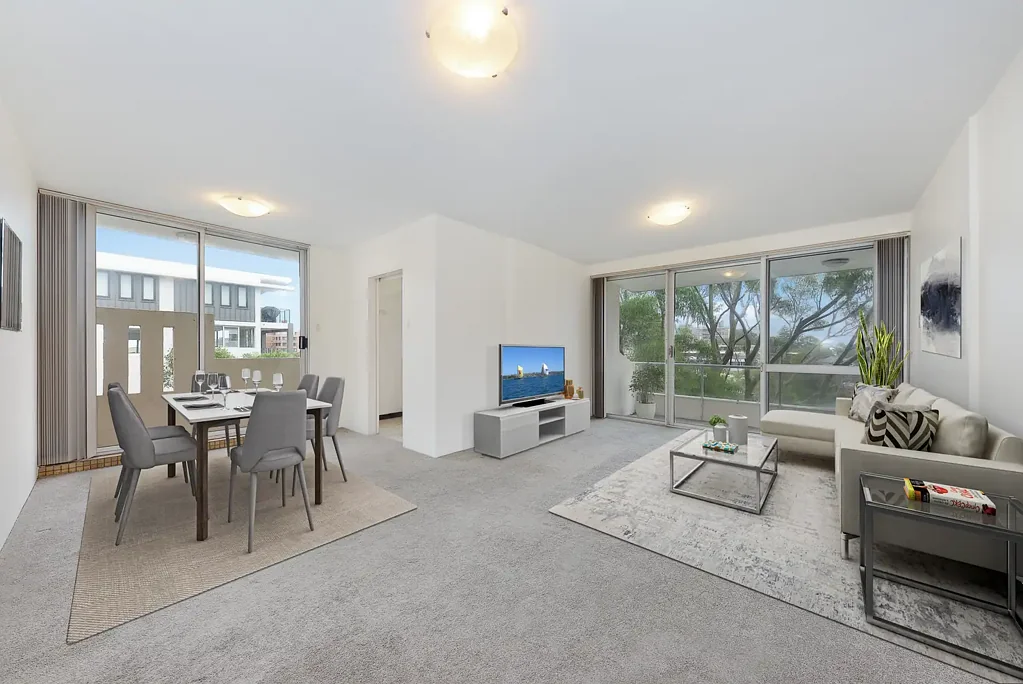Charming Spacious Two Bedroom Apartment in Excellent Location!