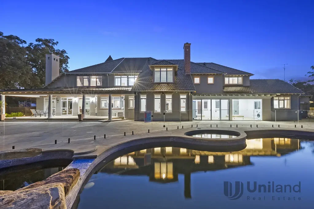 Dural 10Moenga Spectacular Dural estate, palatial home plus a two-bedroom self-contained residence