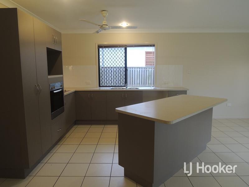 24 FITZALLAN ST, BUSHLAND BEACH QLD 4818, 0 कमरे, 0 बाथरूम, House