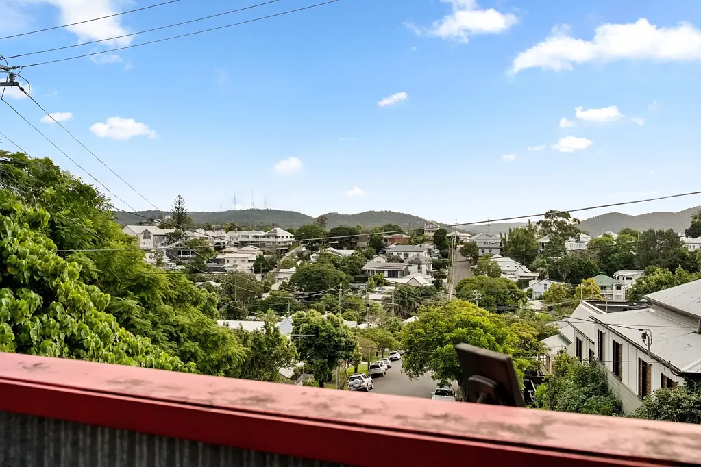 Red Hill 1 Bedroom Utilise for Residential Pursuits or Retain for Commercial Interest