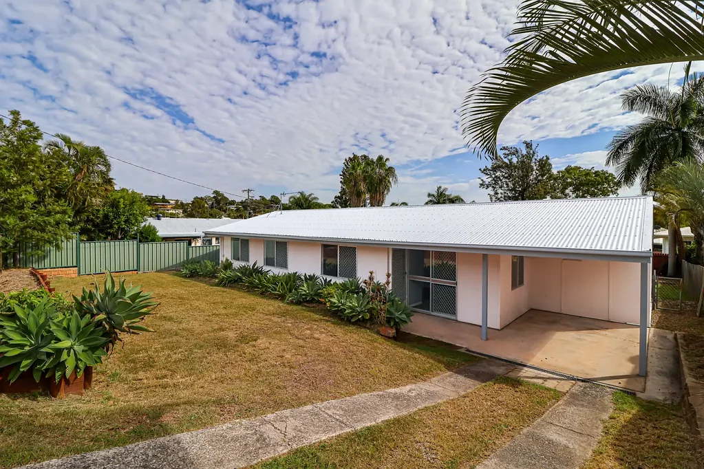 COMFORT, CONVENIENCE, AND EASY LIVING - YOUR NEXT HOME AWAITS AT 12 NORMA STREET!