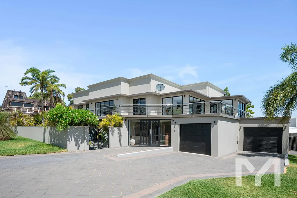 East Fremantle 5ਬੈੱਡਰੂਮ You're Invited to... Impressive and Contemporary