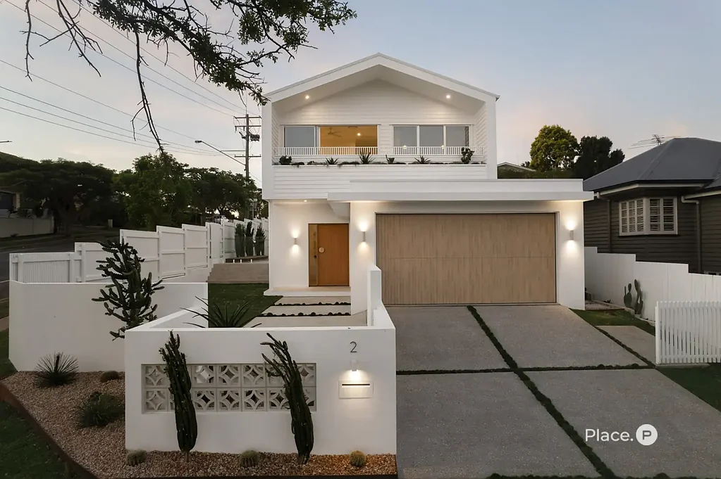 Wavell Heights 5 Bedroom Brand New Palm Springs Inspired Family Home