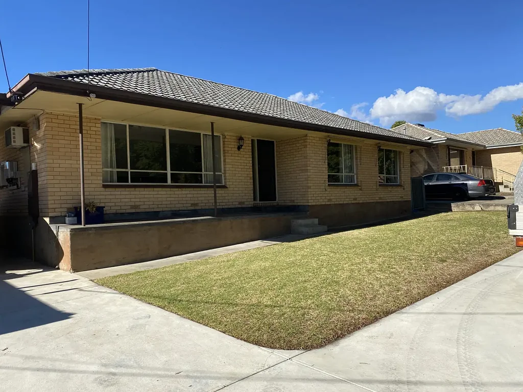 Updated 3 Bedroom home with 9kw solar & 10kw battery storage!