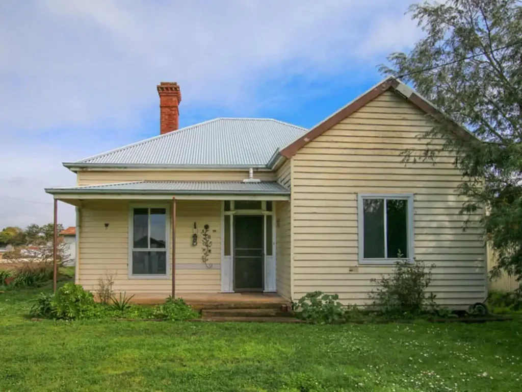 Mortlake 3બેડરૂમ SPACIOUS HOME ON LARGE CORNER BLOCK