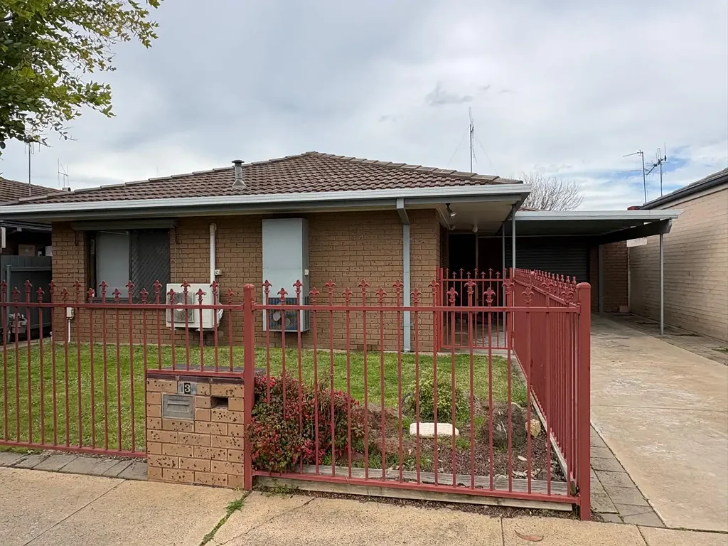 Low-Maintenance Two Bedroom Unit in Convenient Location