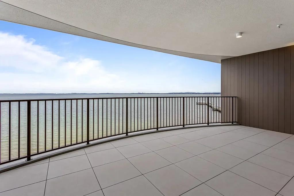 Unrivalled Coastal Luxury with Panoramic Ocean & Mountain Views
Brand new 3 Bedroom Apartment 
Contact Julie Sykes 0438 050 110
