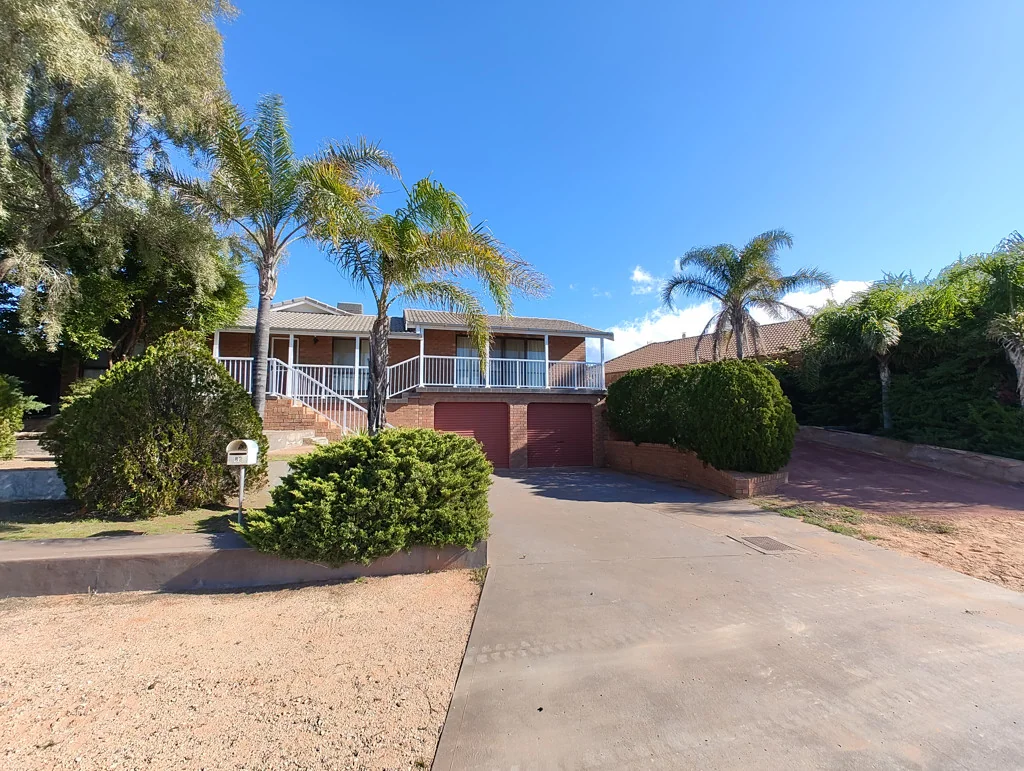 Port Augusta West 3ਬੈੱਡਰੂਮ 82 McSporran Crescent - Stunning Views, Unique Design & an Unbeatable Location