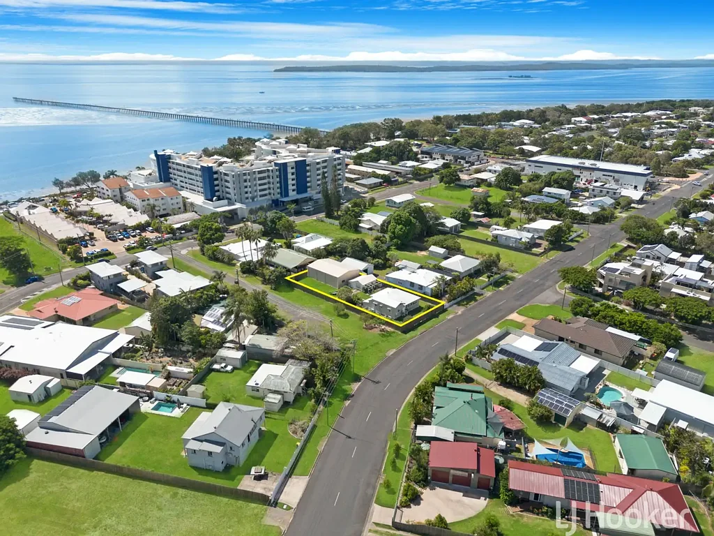 16 King Street, Urangan, QLD 4655