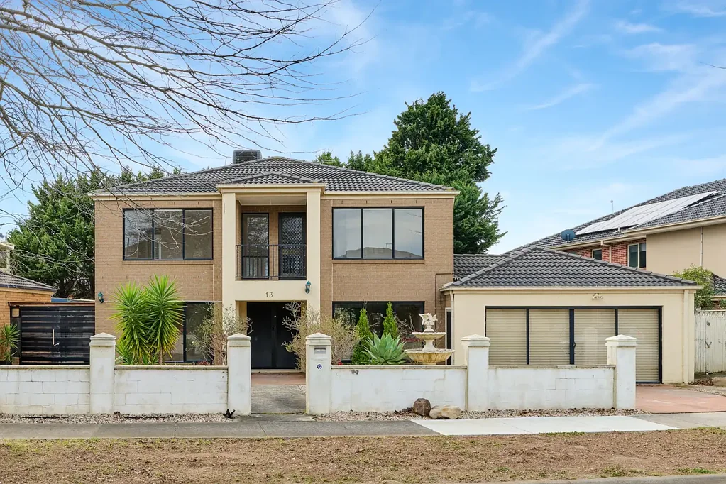 Hampton Park 6 Slaapkamer AUCTION - 6 Bedroom Family Home