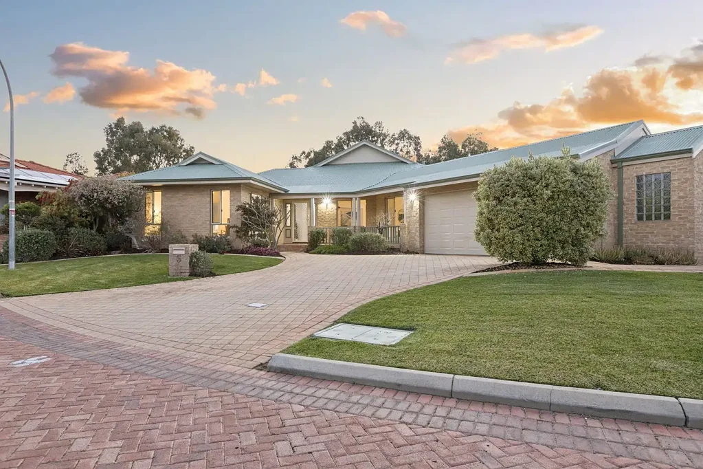 Carine 4બેડરૂમ Spacious Family Living in a Tranquil Carine Cul-de-sac