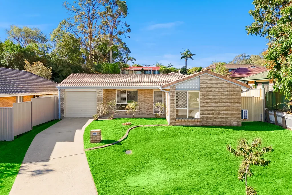 Runcorn 4 Slaapkamer Low-Set Brick Beauty on 543sqm - Move-In Ready, Prime Location