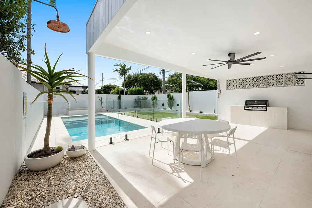 Morningside 4ਬੈੱਡਰੂਮ A head-turning transformation - Palm springs paradise in a prized Morningside pocket