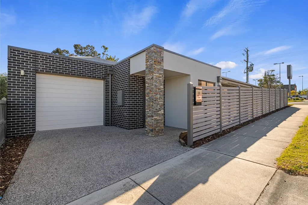 Leongatha 2 Bedroom Contemporary comfort meets everyday convenience