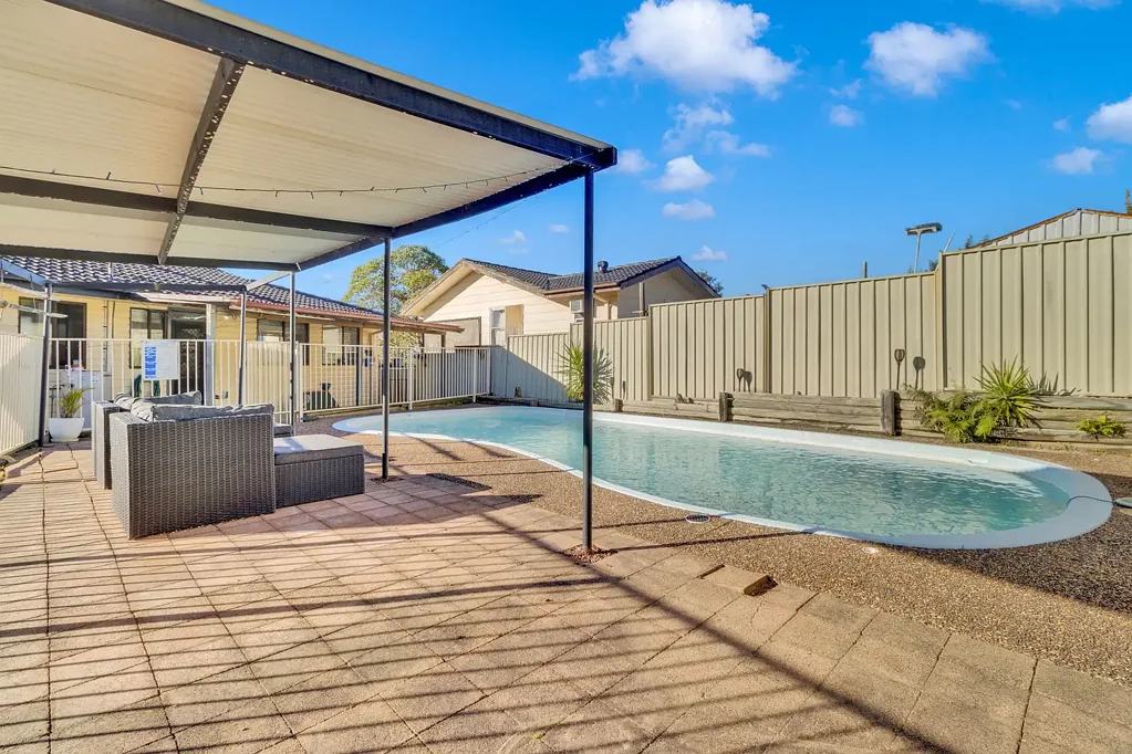 Toronto 3બેડરૂમ HOME WITH A POOL