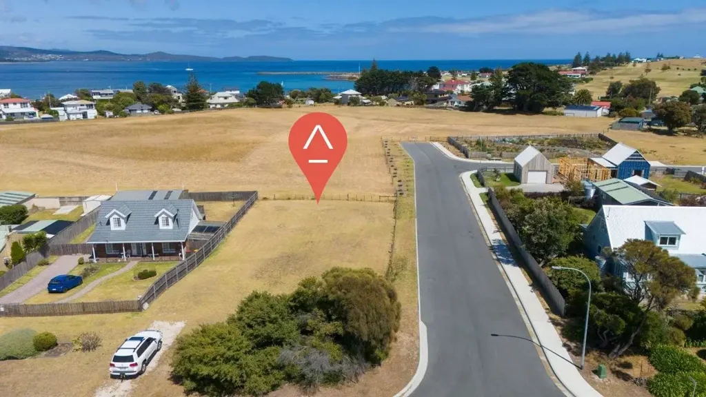 Low Head  The Ultimate Beach lifestyle – A Rare Opportunity