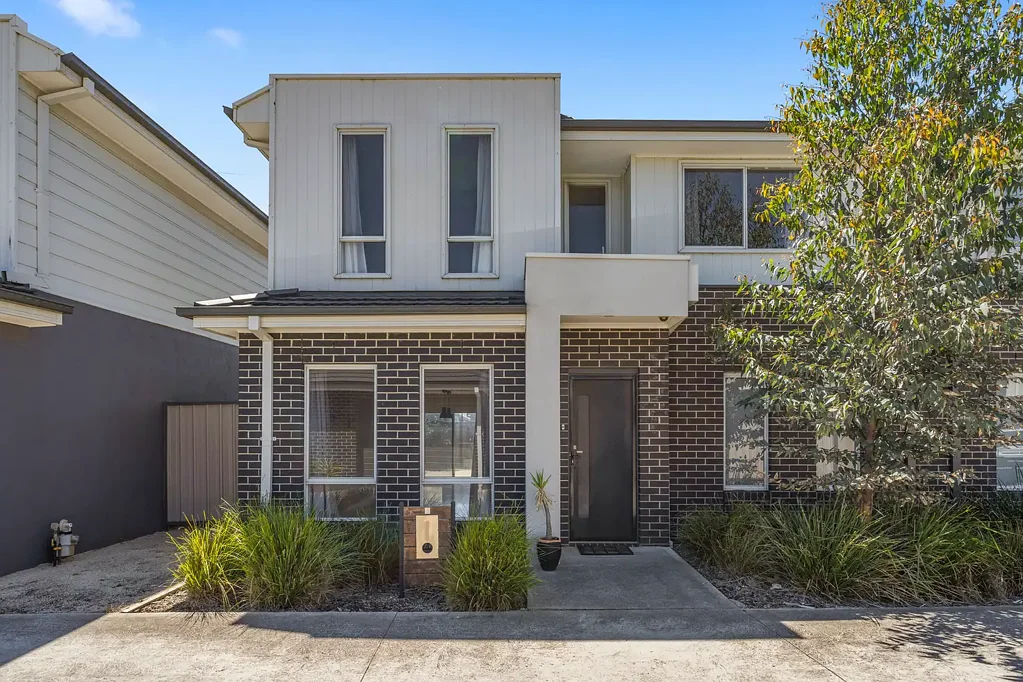 Taylors Lakes 3침실 Comfort, Space & Security – All in one!