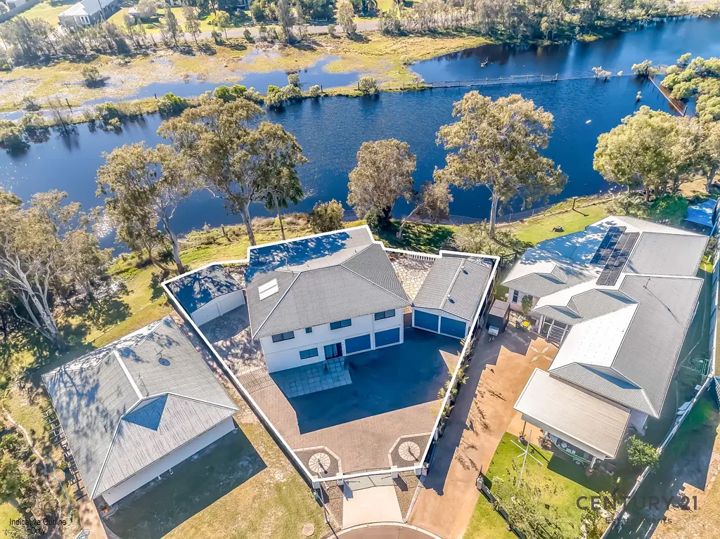 Woodgate 5房  INDULGENT WATERSIDE RETREAT – DUAL-LIVING OASIS PERFECT FOR COASTAL GETAWAYS