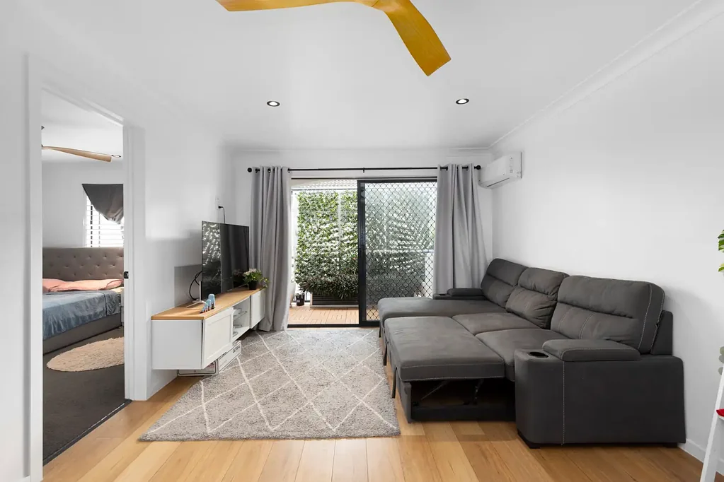 6/129 Muir Street, Labrador, QLD 4215