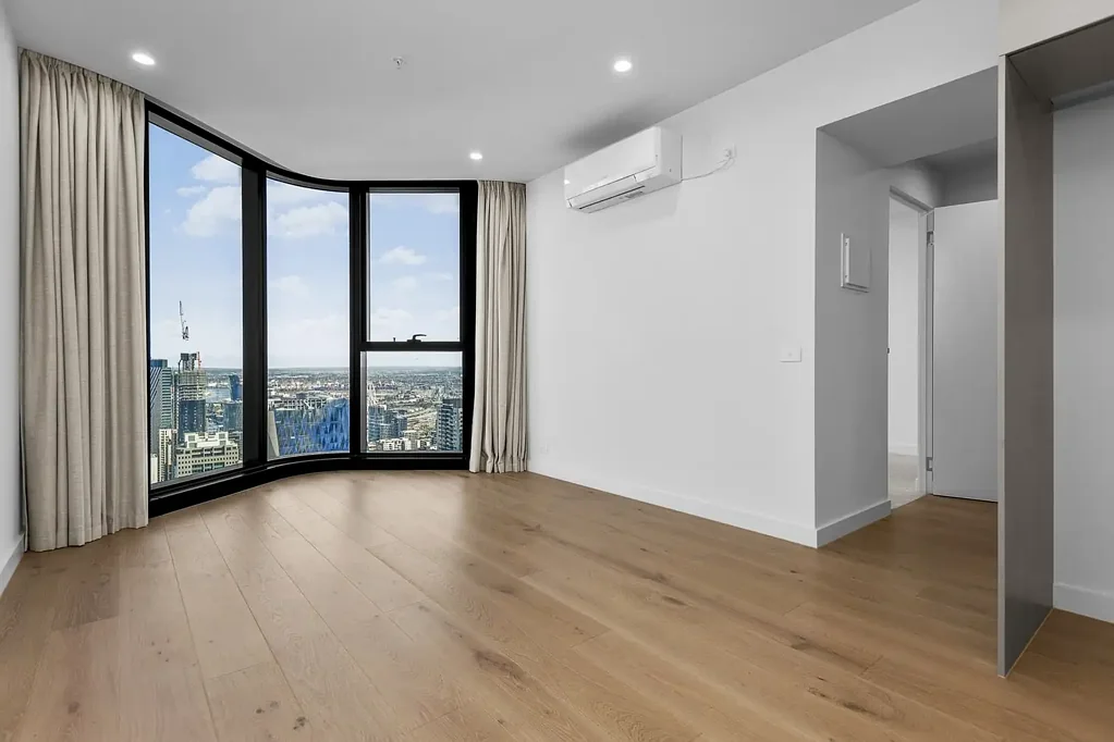 VIEWS GALORE FROM THIS ONE BEDROOM APARTMENT AT 380 MELBOURNE COMPLEX!