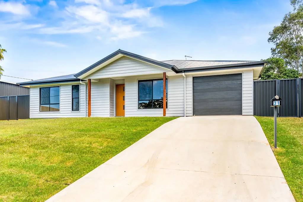 Russell Island 3ਬੈੱਡਰੂਮ Immaculate & Elevated Island Home with Style & Space