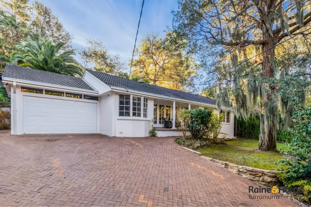 Pymble 4ห้องนอน Timeless Family Home - Located in Prestigious East Pymble