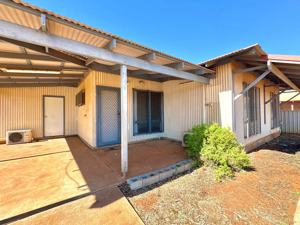 FAMILY HOME WITH HUGE SHED