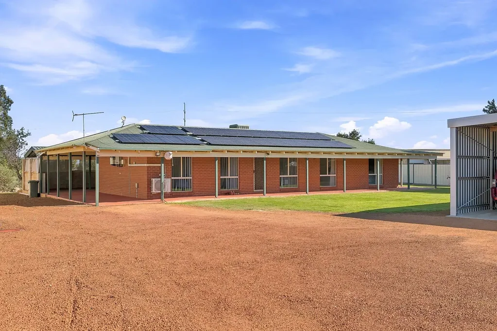 Strathalbyn 4房  Hidden Haven with Room to Live, Entertain & Create