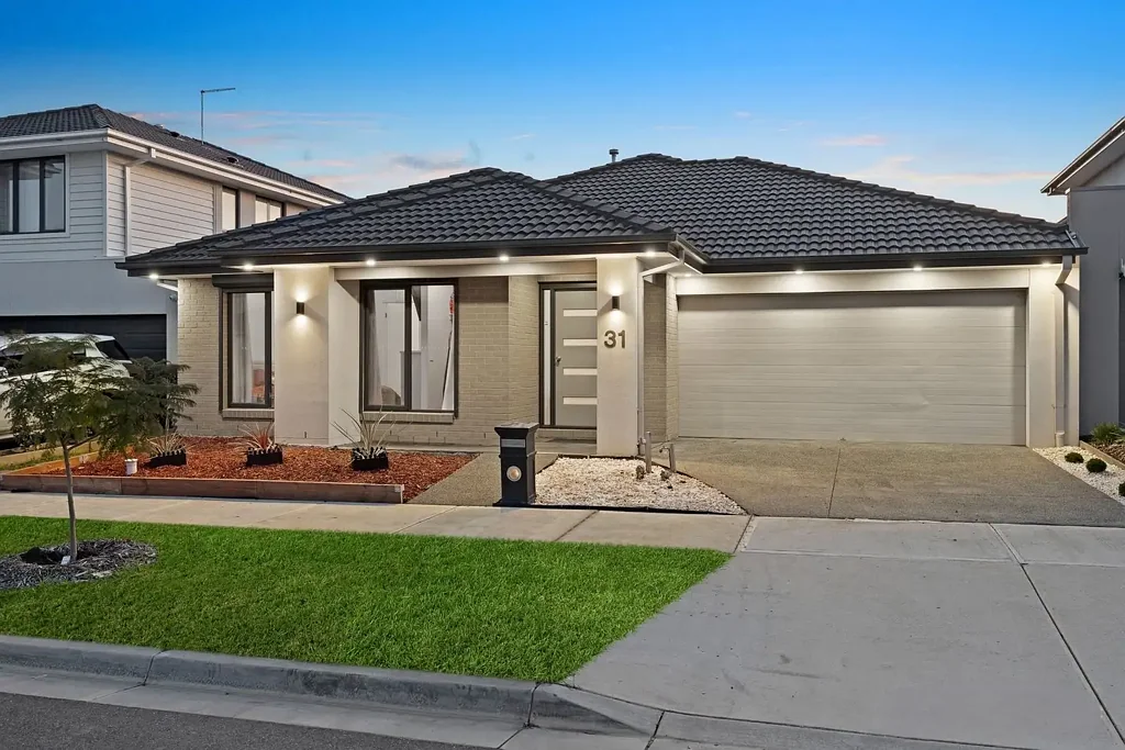 Charming 4 Bedroom Home!!