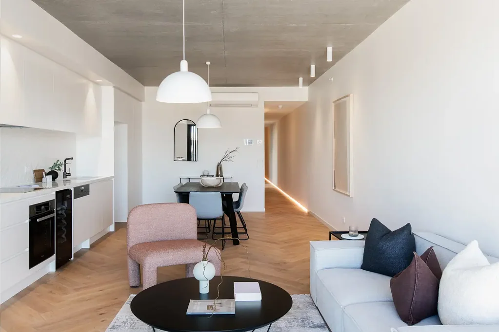 Exquisite Ingomar Residence: Brand New Luxury Apartment With City Views