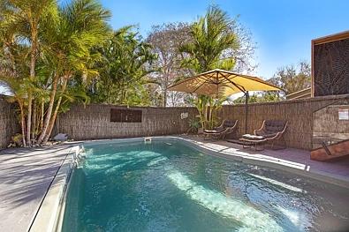 Bateau Bay 4ਬੈੱਡਰੂਮ A Home That Feels Like a Private Retreat