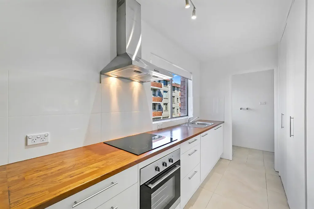 Meadowbank 2 Bedroom Spacious two-bedroom home ideally positioned opposite Memorial Park